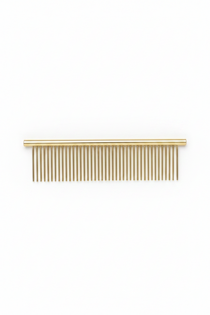 B&B Gold Comb 19 cm with fine metal teeth on white background